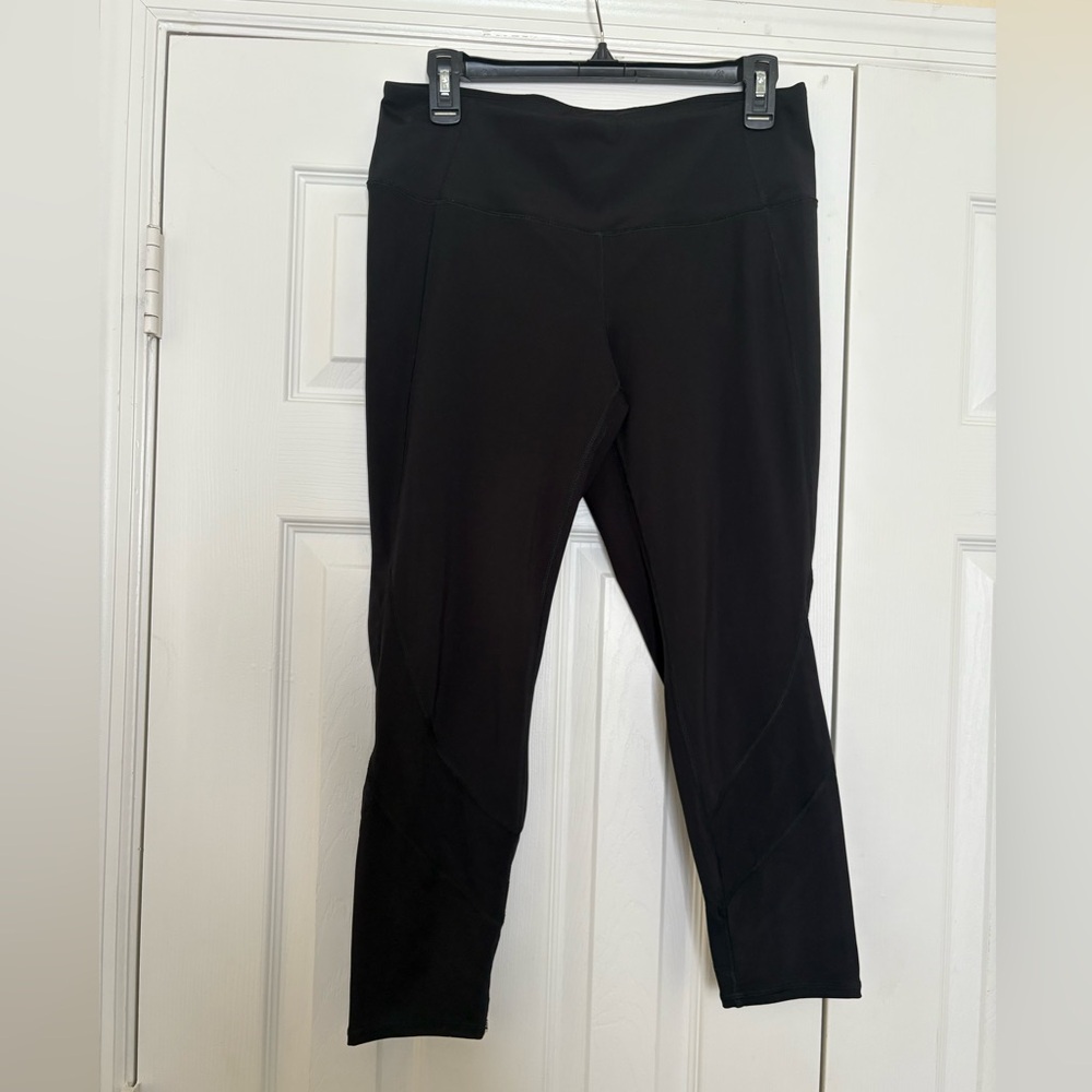 Used Fit 2 Run black leggings size large. Mesh cutout near the calf.